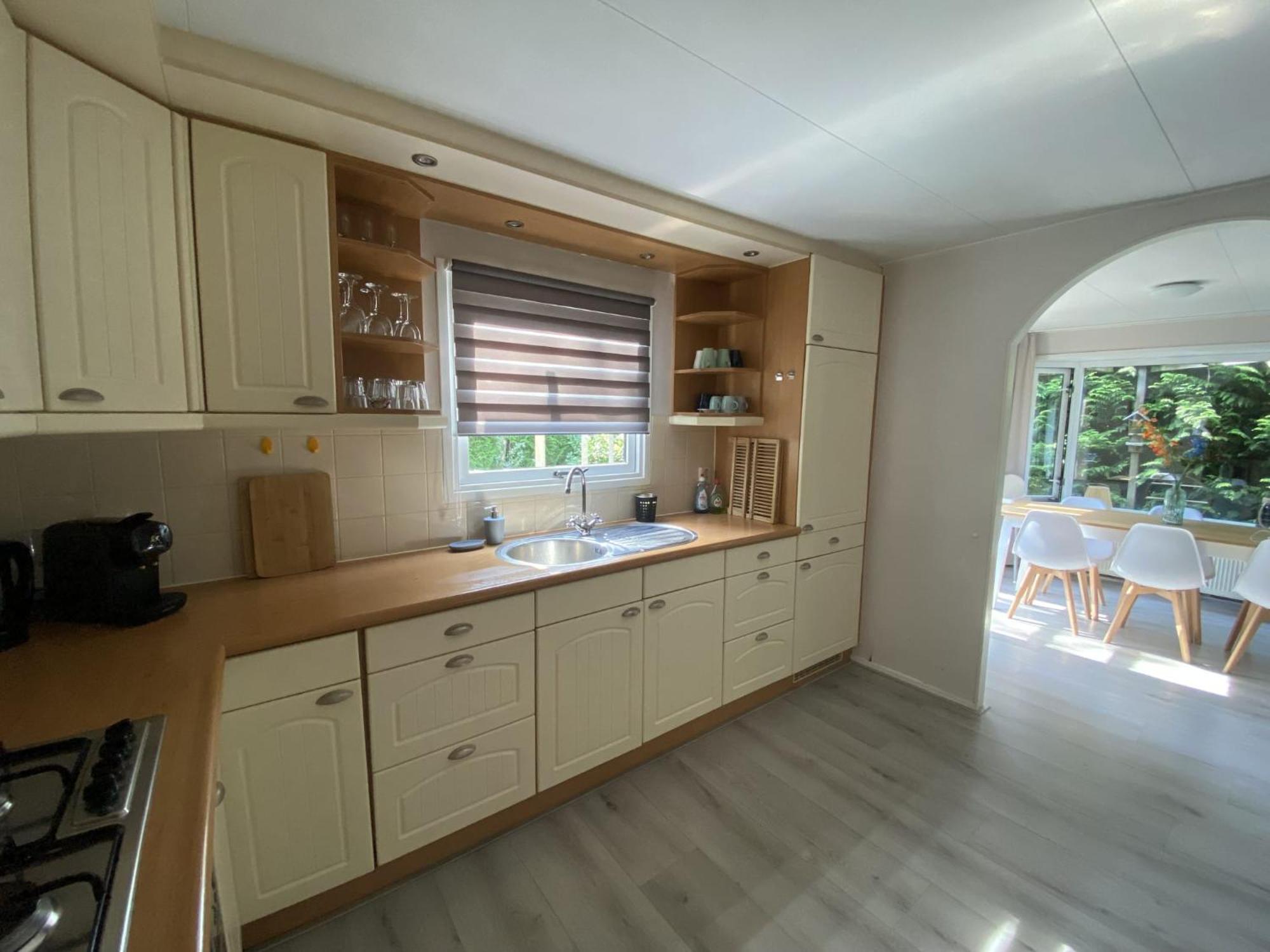 Veluwe Vakanties Chalets With Private Barrel Sauna - With Pool Bar And Restaurant Facilities In The Veluwe National Park พุทเทิน ภายนอก รูปภาพ