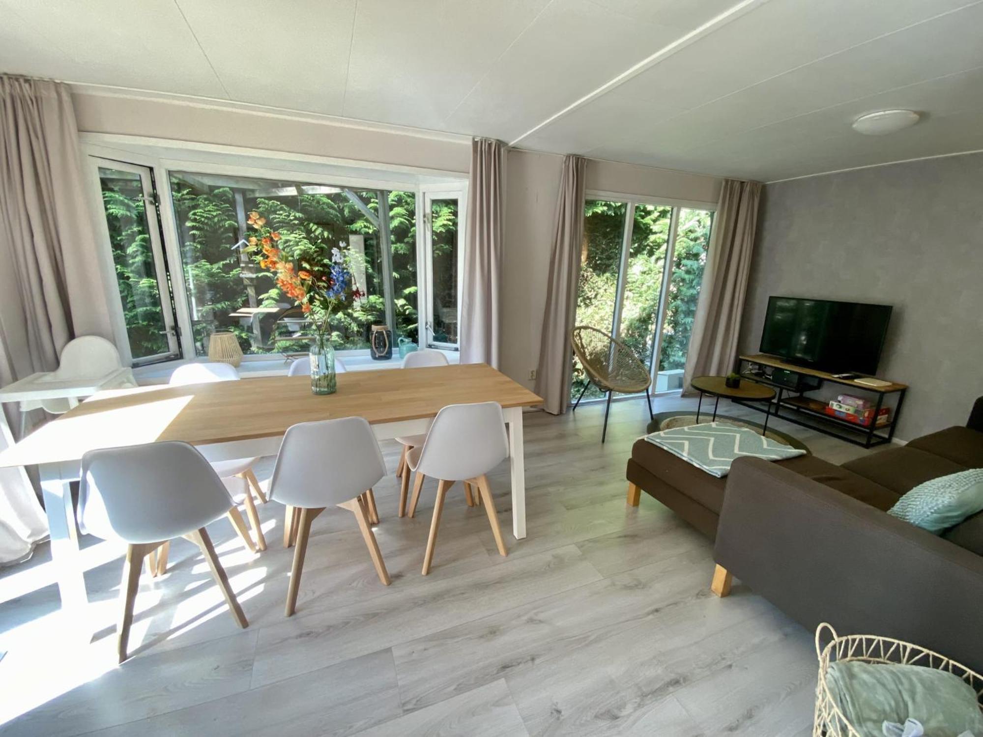Veluwe Vakanties Chalets With Private Barrel Sauna - With Pool Bar And Restaurant Facilities In The Veluwe National Park พุทเทิน ภายนอก รูปภาพ