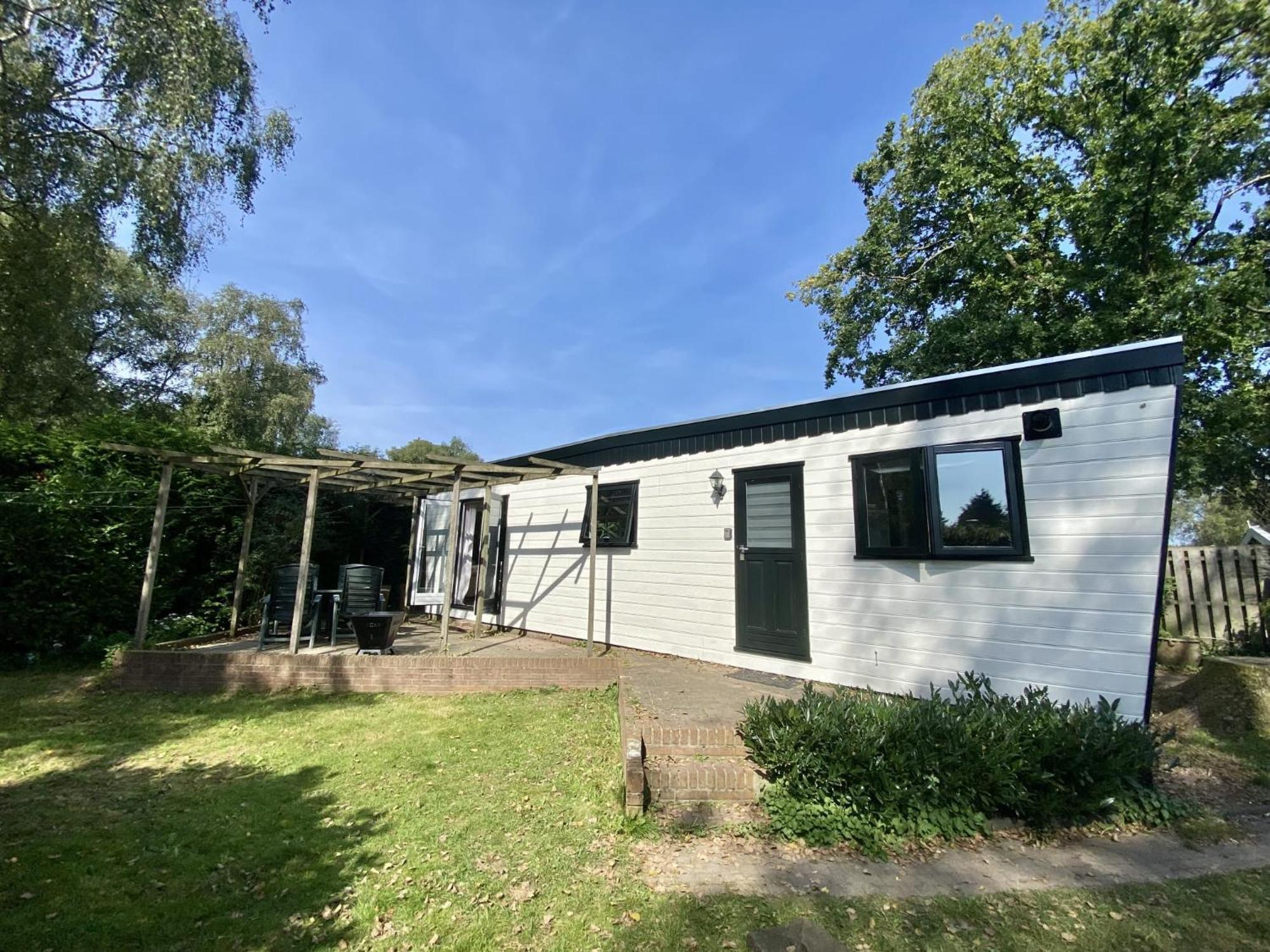 Veluwe Vakanties Chalets With Private Barrel Sauna - With Pool Bar And Restaurant Facilities In The Veluwe National Park พุทเทิน ภายนอก รูปภาพ