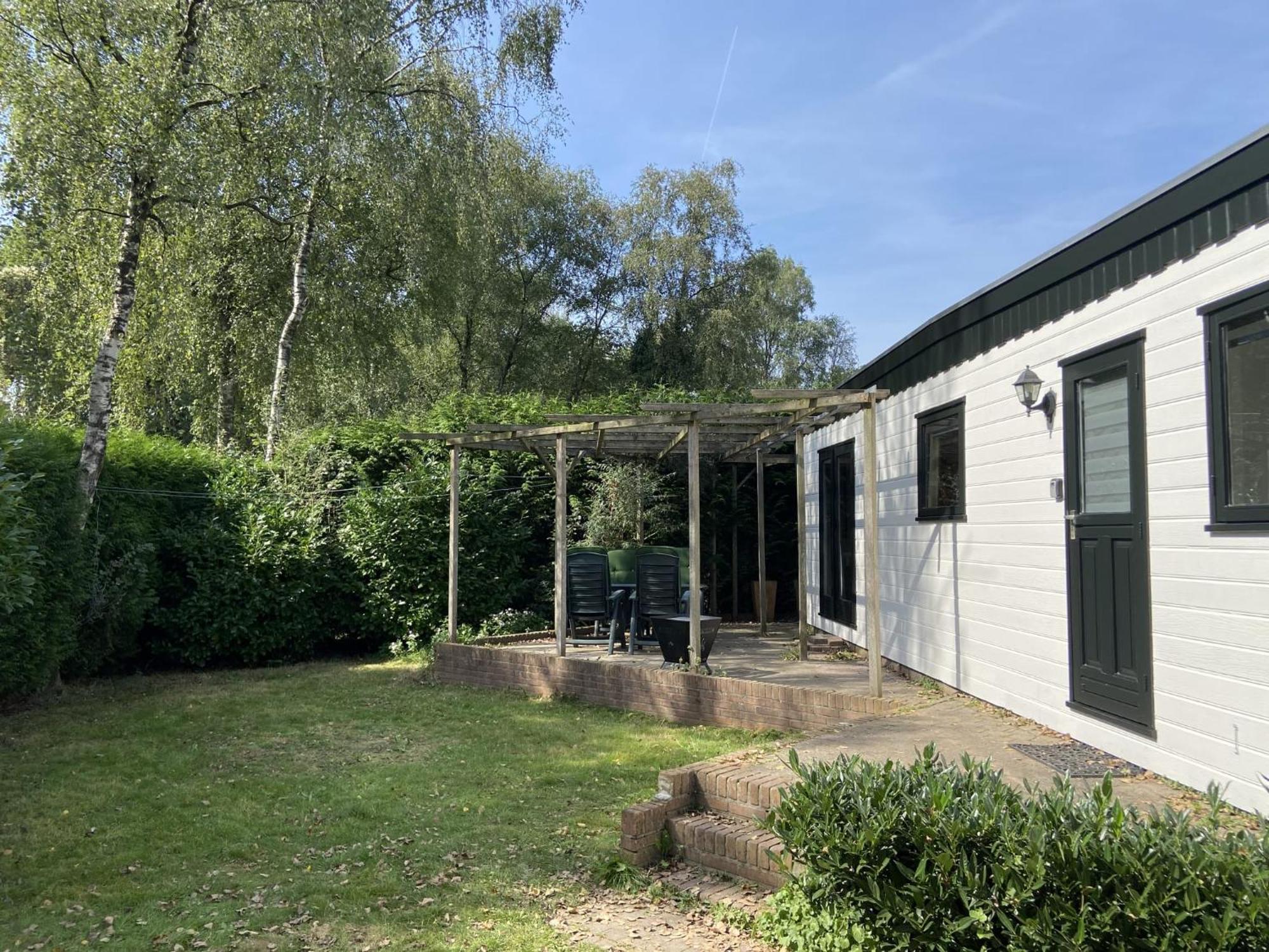 Veluwe Vakanties Chalets With Private Barrel Sauna - With Pool Bar And Restaurant Facilities In The Veluwe National Park พุทเทิน ภายนอก รูปภาพ