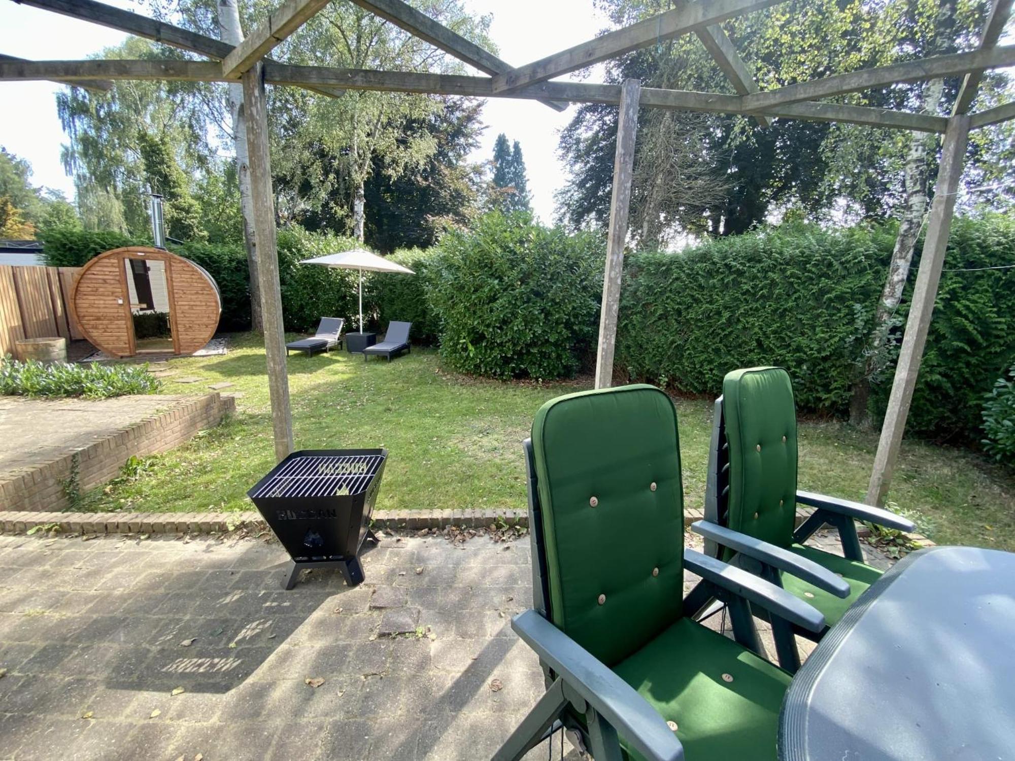 Veluwe Vakanties Chalets With Private Barrel Sauna - With Pool Bar And Restaurant Facilities In The Veluwe National Park พุทเทิน ภายนอก รูปภาพ