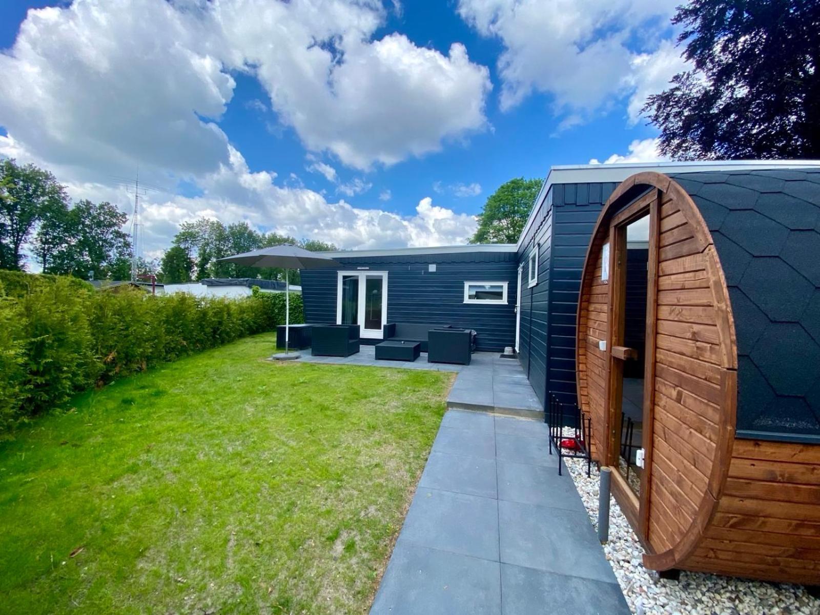 Veluwe Vakanties Chalets With Private Barrel Sauna - With Pool Bar And Restaurant Facilities In The Veluwe National Park พุทเทิน ภายนอก รูปภาพ