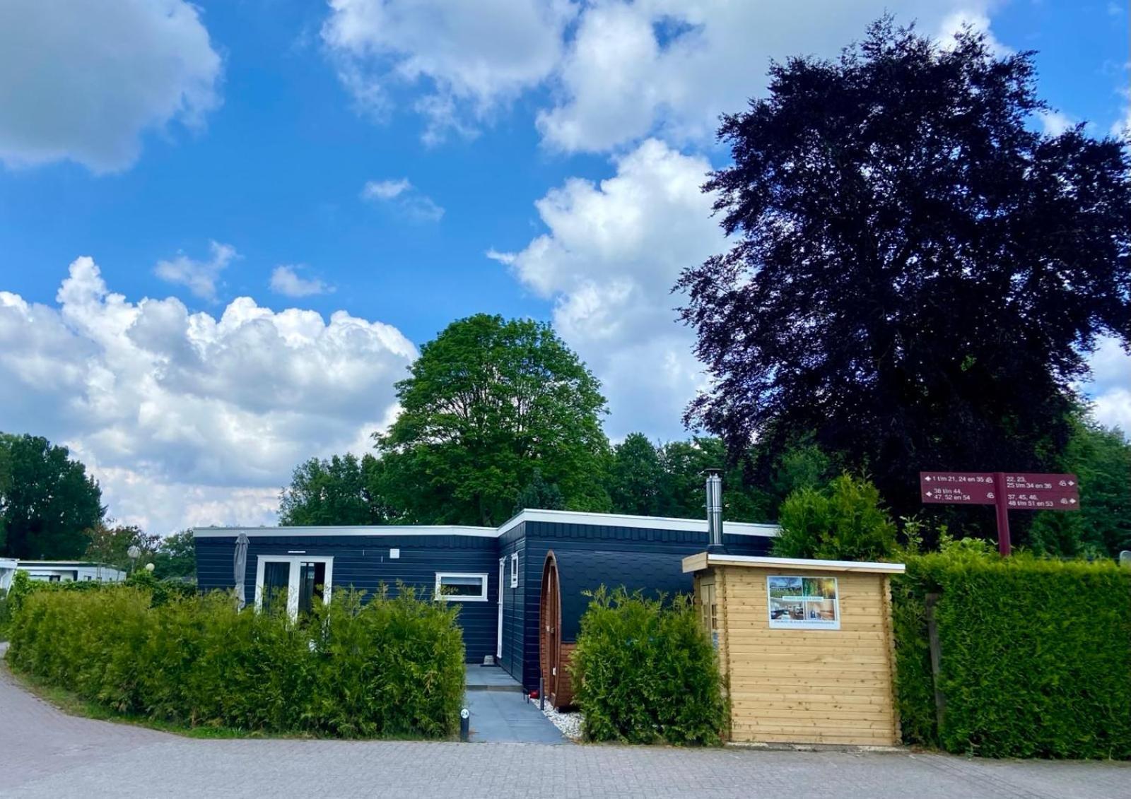 Veluwe Vakanties Chalets With Private Barrel Sauna - With Pool Bar And Restaurant Facilities In The Veluwe National Park พุทเทิน ภายนอก รูปภาพ