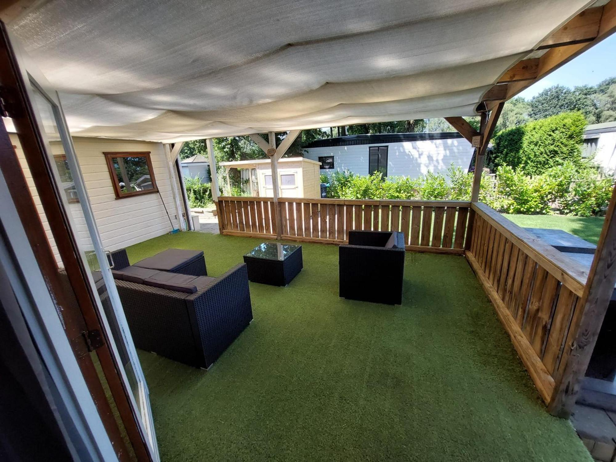 Veluwe Vakanties Chalets With Private Barrel Sauna - With Pool Bar And Restaurant Facilities In The Veluwe National Park พุทเทิน ห้อง รูปภาพ